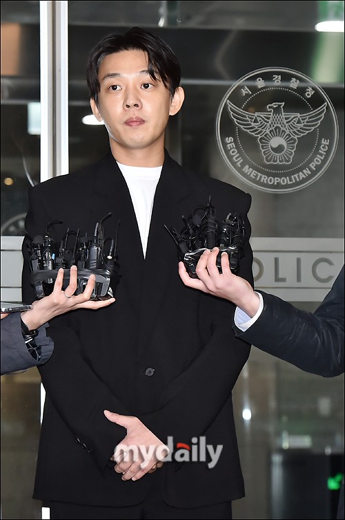 Yoo Ah-in, who is suspected of being charged with  ⁇   ⁇   ⁇ , is likely to be sentenced to Probation.Son Su-ho, a lawyer at the law firm Ji-hyeok, said in an interview with the 17th, If all the contents of the media are true, Yoo Ah-in can not avoid punishment even if it is a first offense.However, if there is no similar criminal record, seriously self-reflection, and actively cooperate with Susa, the possibility of Probation seems to be very high even if sentenced to imprisonment.In the meantime, there may be some parts that the Susa agency suspects but can not prosecute because of lack of evidence, and on the contrary, new information that has not been known so far may be added. It is important to mention the person who sold, provided, or orally administered to  ⁇ Yoo Ah-in.In this case, of course, it will affect the sentence. On the other hand, Yoo Ah-in came out of the Survey at Susa University of the Seoul Metropolitan Police Agency at 6:20 am and told reporters, I did what I could.Moon Lovers: Scarlet Heart Ryeo, and so on.Yoo Ah-in, who attended the polices second survey at 9 am the day before, entered the office and said, I will be faithful to the survey. Yoo Ah-ins second survey lasted about 21 hours over the day.Yoo Ah-in said that four kinds of narcotic substances such as hemp, propofol, cocaine, and ketamine were detected in hair and urine as a result of the National Science Susa Research Institute.He apologized and apologized on March 28, after the first survey.Yoo Ah-in said, Yesterday I apologized for not being enough after the police survey. I apologize once again for the disappointment of many people who have saved me and loved me.I am sorry, he said. I apologize to those who have done important work such as movies, dramas, and advertisements because of me.I am deeply self-reflection on the moments that have taken heavy responsibility irresponsibly, and I am sorry to have damaged many of my colleagues and stakeholders who have tried to achieve their precious dreams and goals.I will try to fulfill my responsibilities.Many people have supported me and given me generous encouragement and affection, and I feel great regret and shame that I have been doing my own work on the other hand.I also apologize for the mistake, and I apologize to many people. During the time of the incident and insufficient self-reflection, I clearly recognized that my mistake was a mistake that could not be covered by any excuse.The self-rationalization I brought was a wrong idea that I could never cover my foolish choices.  I will be faithful to the upcoming Survey, and I will accept all your punishment and judgment of the law.I apologize once again for the deep apology. 