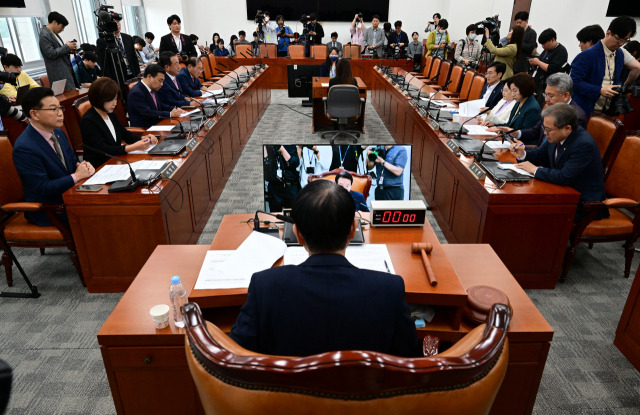 17일 서울 여의도 국회에서 윤리특별위원회 전체회의가 열리고 있다. 성형주 기자