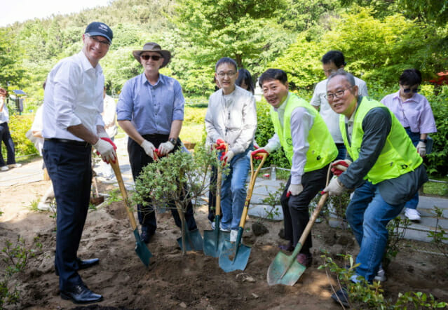 지엠한마음재단코리아 전기차 기증 및 충전소 설치 (사진=한국GM)