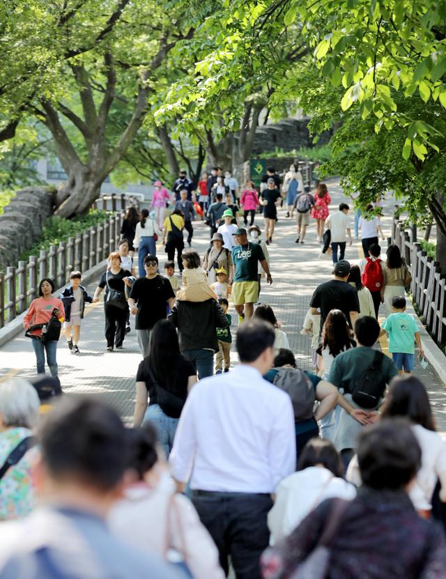 등산하기에 딱 좋은 계절이어서 전국 명산에는 등산객들도 인산인해다. 등산할 때에는 심혈관 질환에 노출되지 않도록 각별히 유의해야 한다. 뉴스1