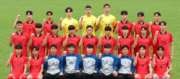 <yonhap photo-3479=""> U-20 축구대표팀 미디어데이 (파주=연합뉴스) 김인철 기자 = 7일 오후 경기도 파주 축구국가대표트레이닝센터(NFC)에서 국제축구연맹(FIFA) 20세 이하(U-20) 아르헨티나 월드컵을 앞두고 열린 미디어데이에서 김은중 감독과 선수들이 포즈를 취하고 있다. 2023.5.7 yatoya@yna.co.kr/2023-05-07 14:35:47/ <저작권자 ⓒ 1980-2023 ㈜연합뉴스. 무단 전재 재배포 금지.></yonhap>