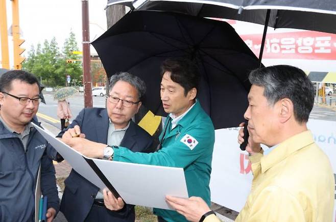 김남일 부시장이 상황별 시나리오를 점검하고 있다. (포항시 제공) 2023.05.18