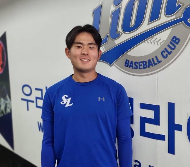 삼성 라이온즈 김재상 (대구=연합뉴스) 김경윤 기자 = 삼성 라이온즈 신인 야수 김재상이 17일 대구삼성라이온즈파크에서 인터뷰한 뒤 포즈를 취하고 있다. 2023.5.17. cycle@yna.co.kr