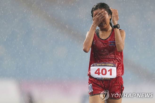 경기 후 눈물 흘리는 보우 삼낭 [AFP 연합뉴스]