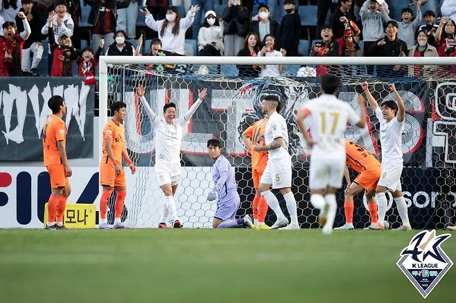 제주와 서울의 경기 모습(한국프로축구연맹 제공)