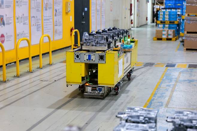 르노코리아 부산공장은 최고의 품질을 자부한다. 사진은 르노코리아 엔진공장 AGV 운반 모습. /사진=르노코리아