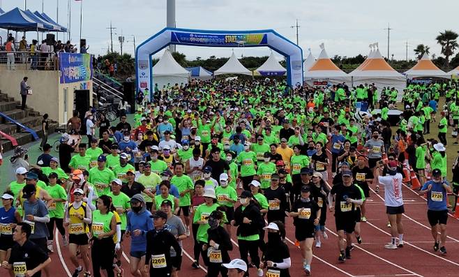 지난해 열린 제주국제관광마라톤축제. 제주도관광협회 제공