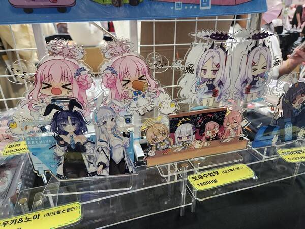 - 귀여운 아크릴 스탠드