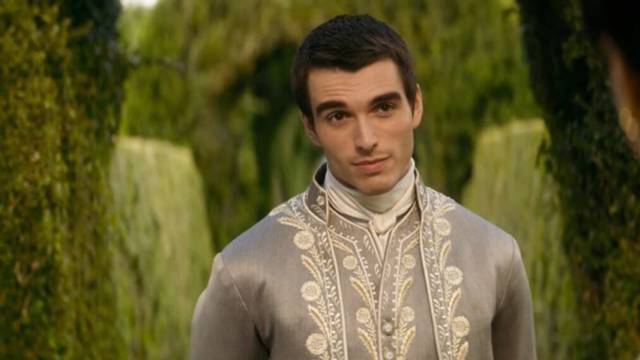 미국 넷플릭스 오리지널 드라마 '샬럿 왕비: 브리저튼 외전(Queen Charlotte: A Bridgerton Story)'에 등장하는 조지 3세의 실존 캐릭터는 양극성 장애를 앓은 것으로 추정된다./사진=넷플릭스 캡처