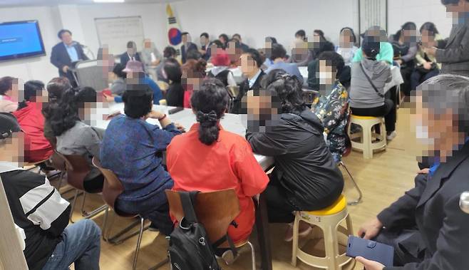 탈북민 상대로 연설하는 김용화 회장  [촬영 최현석]