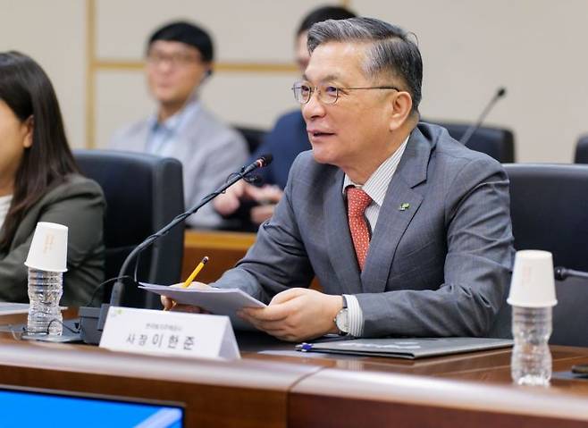 이한준 LH 사장이 기자단의 각종 질문에 답변하고 있다.[사진 제공=LH]