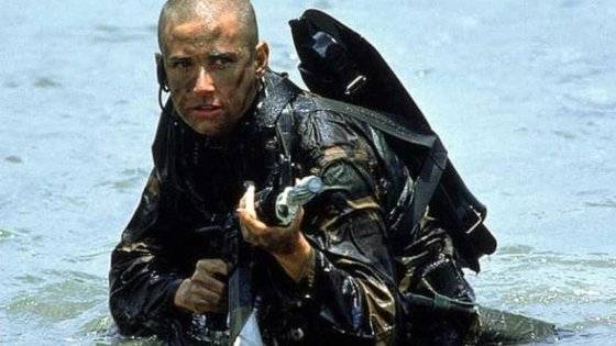 최초의 여성 네이비실즈(미 해군 특수부대) 대원을 소재로 삼은 미국 영화 '지아이 제인'의 한 장면. 브에나비스타 픽처스