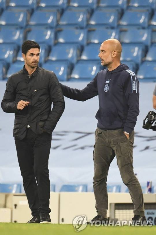 아스널 미켈 아르테타 감독(왼쪽)과 맨시티의 페프 과르디올라 감독
[EPA=연합뉴스]