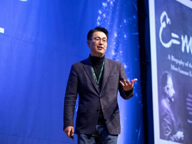 이경일 솔트룩스 대표가 한 컨퍼런스에서 발표를 하고 있다.(사진=솔트룩스)