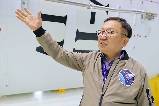 고정환 한국항공우주연구원 발사체개발사업본부장은 "이번 발사는 발사시점이 이전과 다르고 위성 임무 시간에 꼭 맞춰야 하는 등 차이가 있다"며 "발사체는 이전 발사가 성공해도 다음은 실패할 수 있는 만큼 긴장감을 가지고 철저히 준비하고 있다"고 말했다./한국항공우주연구원