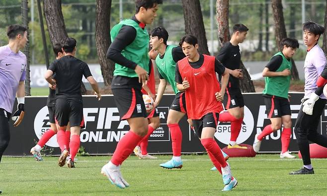 훈련하는 이승준 (파주=연합뉴스) 김인철 기자 = U-20(20세 이하) 축구대표팀 이승준과 선수들이 24일 오후 경기도 파주 축구국가대표트레이닝센터(NFC)에서 2023 국제축구연맹(FIFA) 아르헨티나 U-20 월드컵을 앞두고 훈련을 하고 있다.