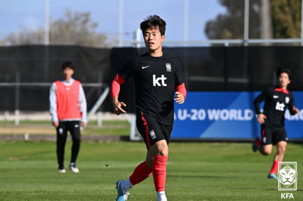 한국 U-20 축구대표팀 이승원이 22일 아르헨티나 멘도사에 위치한 클럽 데포르티보 고도이 크루즈 트레이닝센터에서 훈련을 소화하고 있다. 대한축구협회