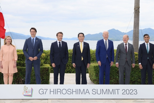 정상회의를 위해 일본 히로시마에 모인 주요 7개국(G7) 정상들이 지난 20일 기념 촬영을 하고 있다. UPI연합뉴스
