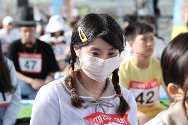 21일 서울 서초구 반포한강공원 잠수교에서 열린 '2023 한강 멍때리기 대회' 참가자. 연합뉴스