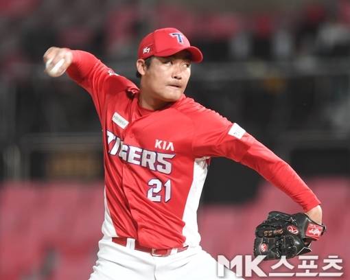 홍상삼은 KIA로 이적해 반등하면서 2년 연속 두 자릿수 홀드를 달성했다. 사진=김재현 기자