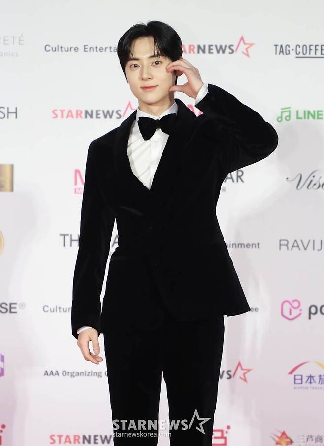 배우 황민현이 13일 오후 일본 나고야 니혼가이시홀에서 열린 스타뉴스-미디어보이 주최 '2022 Asia Artist Awards IN JAPAN'(2022 아시아 아티스트 어워즈, 이하 2022 AAA) 레드카펫 행사에 참석해 포즈를 취하고 있다.  스타뉴스와 미디어보이가 주최하고 Asia Artist Awards 조직위원회와 더스타파트너, 컬쳐 엔터테인먼트가 공동 주관하는 글로벌 NO.1 시상식 '2022 AAA'에는 올 한 해 동안 국내외에서 많은 사랑을 받은 가수, 배우들이 참석해 눈을 뗄 수 없는 화려한 글로벌 축제의 장을 펼친다. 2022.12.13 /사진=이동훈 기자 photoguy@