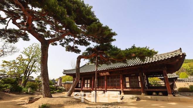 독립운동가인 수봉 문영박 선생을 기리기 위해 후손들이 지은 수백당