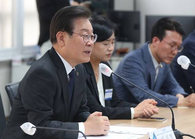 이재명 더불어민주당 대표가 22일 오후 서울 여의도 국회에서 열린 원외지역위원장 간담회에 참석해 발언하고 있다. ⓒ뉴시스