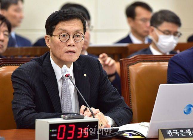 이창용 한국은행 총재가 22일 국회에서 열린 기획재정위원회 전체회의에서 의원 질의에 답변하고 있다.ⓒ데일리안 박항구 기자