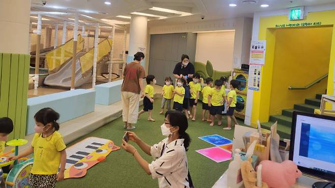 키즈카페는 지역 아이들뿐 아니라 어린이집과 유치원 등 기관에서도 사전예약을 통해 이용하고 있다.