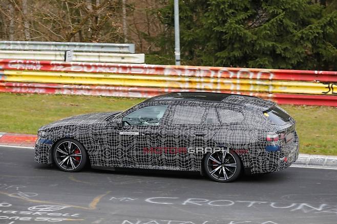 BMW i5 투어링 시험주행차량 (사진제공 : Baldauf)