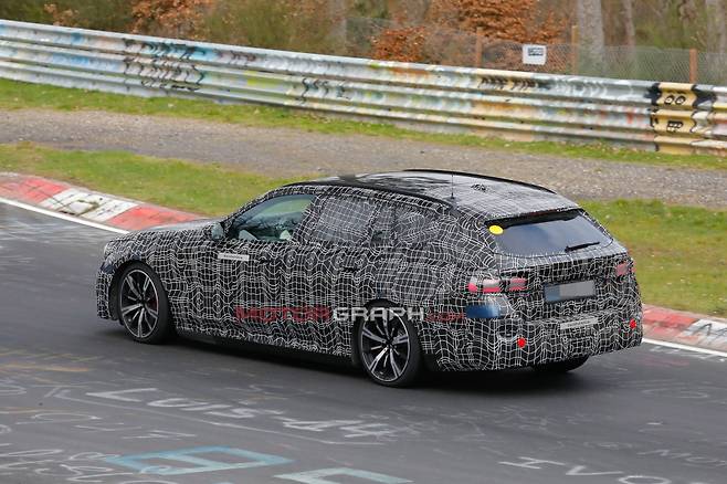 BMW i5 투어링 시험주행차량 (사진제공 : Baldauf)