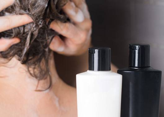 컨디셔너는 모발 겉을 코팅하고, 트리트먼트는 모발에 영양분을 공급한다./사진=게티이미지뱅크