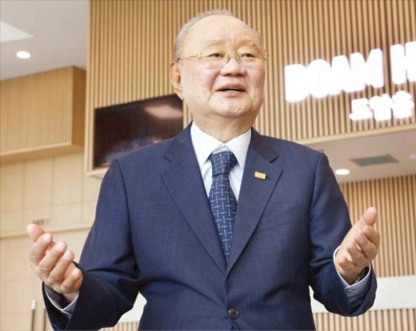 이대봉 서울예술학원 이사장은 “서울아트센터는 ‘제2의 조성진’을 키우는 전초기지가 될 것”이라고 말했다.  /김범준 기자