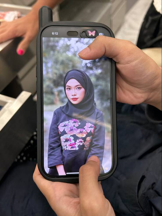 Rose Nicotine showed this past picture of herself with a filter on as a reference photo for her makeup. [SHIN MIN-HEE]