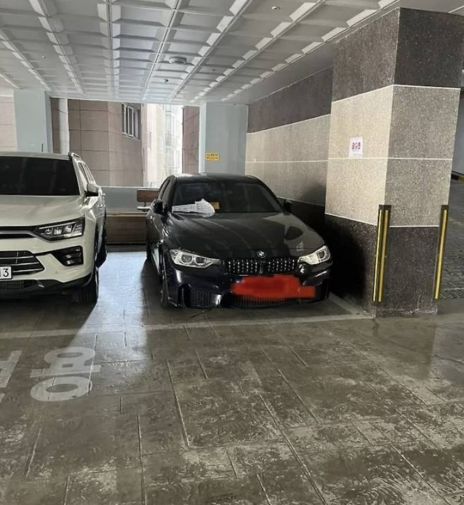 세차된 상태로 주차장 내 다른 곳으로 옮겨진 BMW 차량 [사진 = 보배드림]