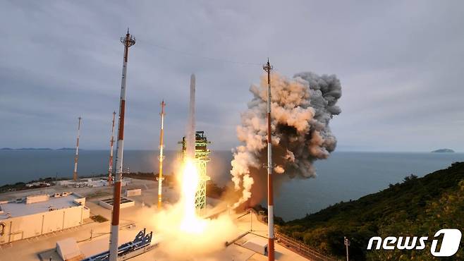 한국형 우주발사체 누리호(KSLV-Ⅱ)가 25일 오후 전남 고흥군 나로우주센터에서 발사되고 있다. 누리호는 2021년 10월21일 1차, 2022년 6월21일 2차 발사가 이뤄졌다.  (항공우주연구원 제공) 2023.5.25/뉴스1 ⓒ News1 장수영 기자