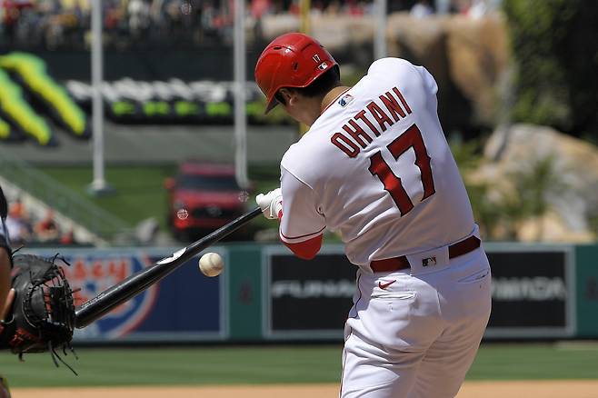 오타니는 25일 보스턴전에서 시즌 12호 1점 홈런을 때렸다. 아메리칸리그 홈런 공동 5위에 랭크돼 있다. AP연합뉴스