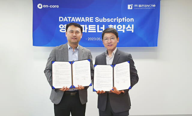 김영운 좋은정보기술 대표(왼쪽)와 명재호 엔코아 사업총괄 부사장