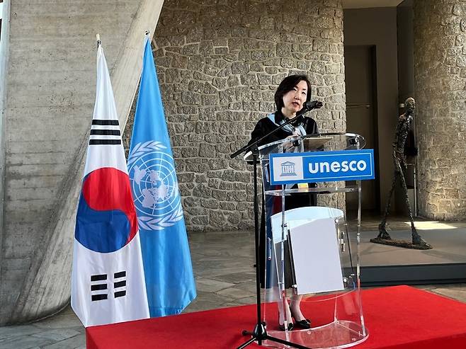 유네스코 다자회담 중 세션을 진행 중인 한국문화예술교육진흥원 박은실 원장.