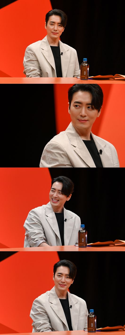 Lee Joon-hyuk, an actor who boasts outstanding acting skills as well as a warm-hearted appearance in SBS  ⁇  My Little Old Boy  ⁇ , will catch the hearts of viewers with an outrageous and candid conversation.When Lee Joon-hyuk appeared on the day, the mother avengers praised Lee Joon-hyuks outstanding appearance, saying, It is light to come in here.Lee Joon-hyuk, who returned to the role of Billon in the movie  ⁇  The Outlaws3  ⁇ , made the studio into a laughing sea by revealing the anecdote that was actually chewed by Ma Dong Seok during the action act and the advice given by actor Son Seok-gu who was former actor  ⁇  The Outlaws2  ⁇  Billon.Lee Joon-hyuk surprised everyone by revealing that he augmented 20kg to digest the villainous villain role in the movie  ⁇  The Outlaws3 ⁇ . ⁇  I like to eat so much at once, 7 bags of ramen, 3 chickens, large pizza is a big eater who eats about 5 plates, Lee Joon-hyuks shocking confession that the studio is upset.On the other hand, Lee Joon-hyuk said, I have lived with this face for 40 years, and I am sick of it. When I get a chance, I want to live like Seo Jang-hoon. I was shocked.Dindins mother said, I can not do that, I can not do that.Lee Joon-hyuks unique charm to capture viewers with rich episodes and pure talks can be found on Sunday, May 28 at 9:05 pm on SBS  ⁇  My Little Old Boy  ⁇ .SBS