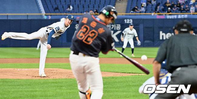 [OSEN=창원, 이석우 기자] 26일 창원 NC파크에서 2023 신한은행 SOL KBO리그 NC 다이노스와 한화 이글스의 경기가 열린다. NC 다이노스 선발 투수 페디가 1회초 한화 이글스 채은성과 대결하고 있다. 2023.05.26 / foto0307@osen.co.kr