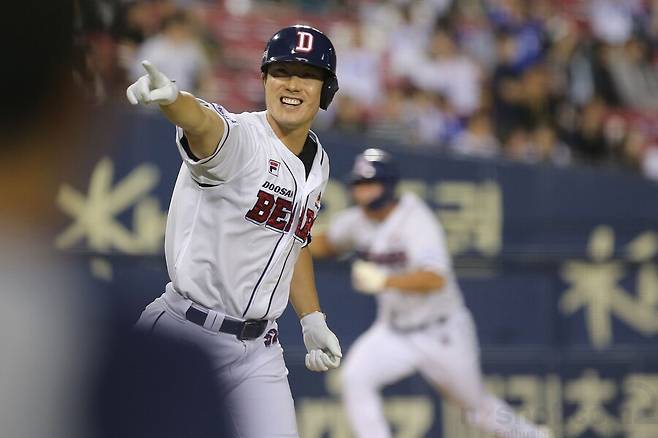 ▲ 두산 베어스 내야수 김재호의 끝내기 안타 순간. ⓒ두산 베어스