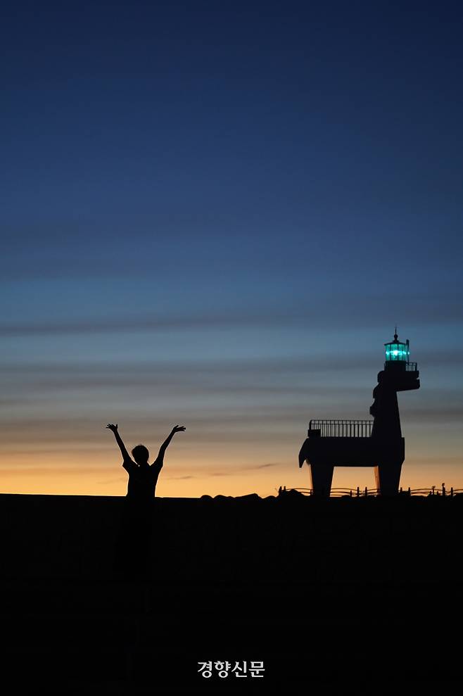 사진 찍기 명소로 유명한 이호테우해변 말등대. 제주관광공사 제공