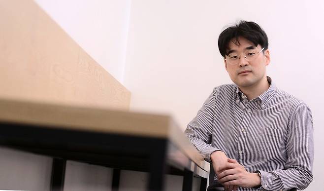 Bae Myung-hoon poses for a photo during an interview with The Korea Herald in Mapo-gu, Seoul, in April. (Lee Sang-sub/The Korea Herald)