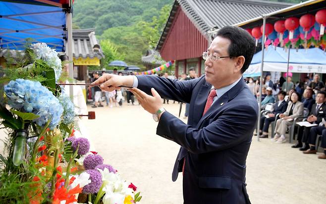 김영록지사가 27일 백양사에서 부처님 오신날 봉축 법요식에 참석했다