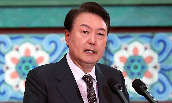 윤석열 대통령이 27일 서울 종로구 조계사에서 열린 불기 2567년 부처님오신날 봉축법요식에서 축사하고 있다. 대통령실통신사진기자단