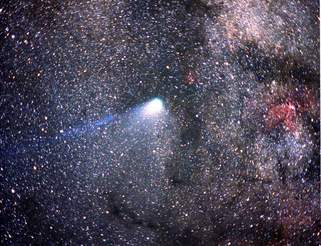 지난 1986년 지구를 찾아온 핼리혜성. 이 혜성은 76년 주기로 지구를 방문한다. 사진제공=나사