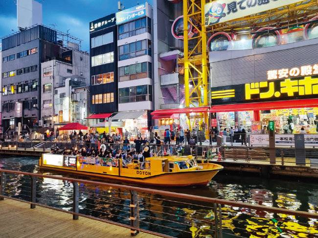도톤보리강을 따라 풍경을 감상할 수 있는 ‘원더크루즈’. [재이 제공]