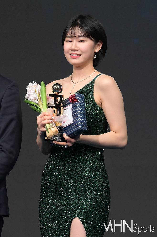 제1회 PBA 대상 시상식에서 베스트드레서 상을 수상한 하이원리조트 이미래ⓒMHN스포츠 이지숙 기자&nbsp;