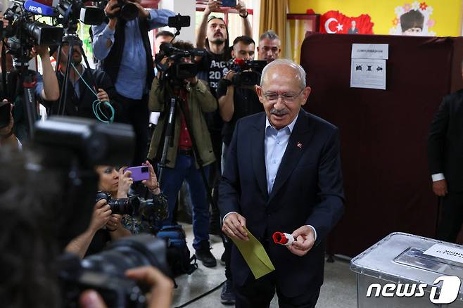 28일(현지시간) 튀르키예(터키)에서 대선 결선 투표가 시작된 가운데 케말 클루츠다로을루 공화인민당 대표가 투표를 완료했다. ⓒ 로이터=뉴스1 ⓒ News1 정윤영 기자